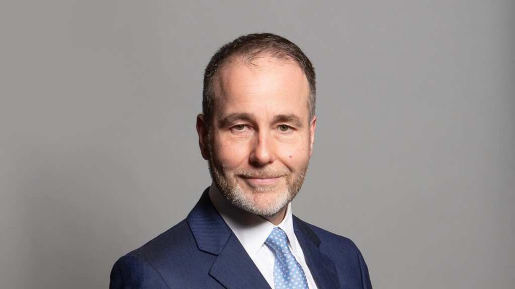 UK: Tory ex-whip Chris Pincher steps down as MP after losing appeal against Commons suspension over groping