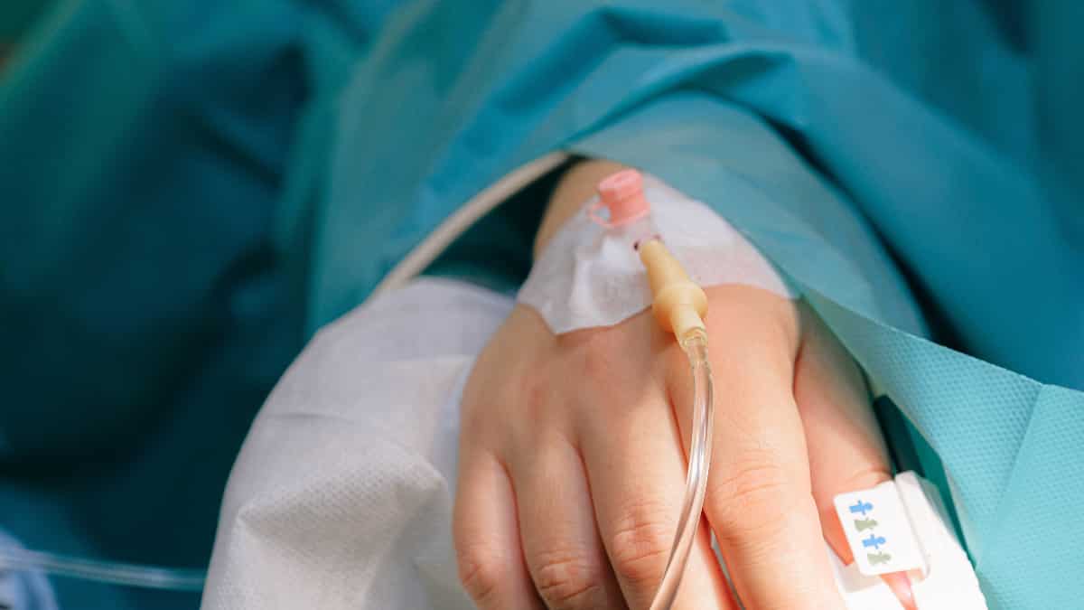 India: Patient attacks doctor with screwdriver at Safdarjung Hospital in Delhi; police register case India: Patient attacks doctor with screwdriver at Safdarjung Hospital in Delhi; police register case