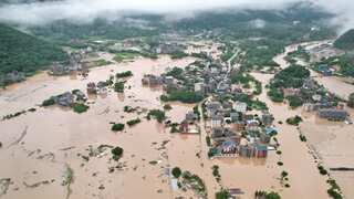Southern China drenched, many flights cancelled as rain storms pound region