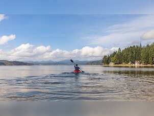 US: Vermont robbery suspect steals bicycle, car, sailboat and kayak to evade arrest; nabbed finally