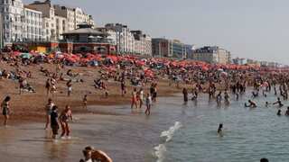 UK records year's hottest day, 32.7 degrees Celsius in Heathrow