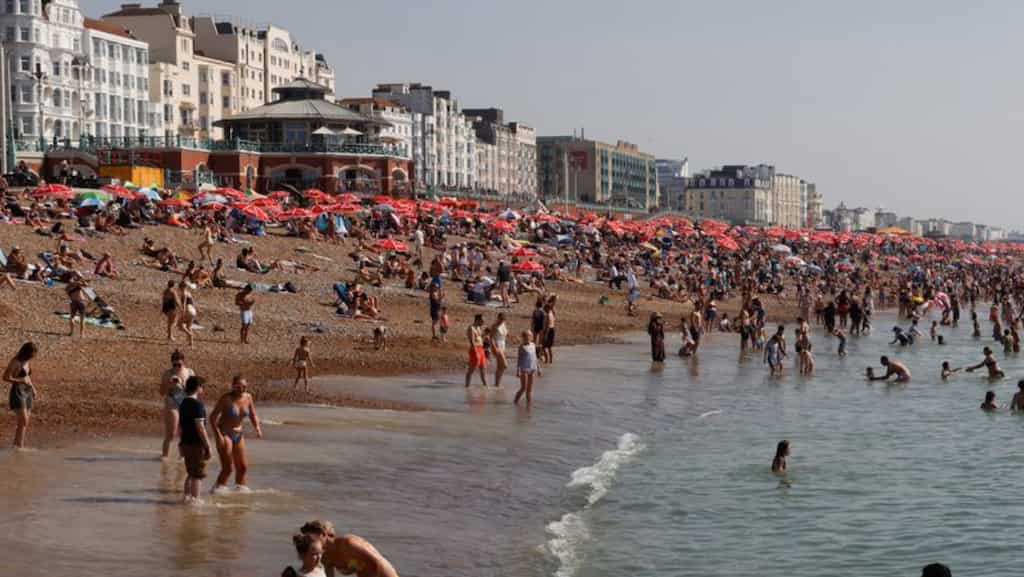 UK records year's hottest day, 32.7 degrees Celsius in Heathrow
