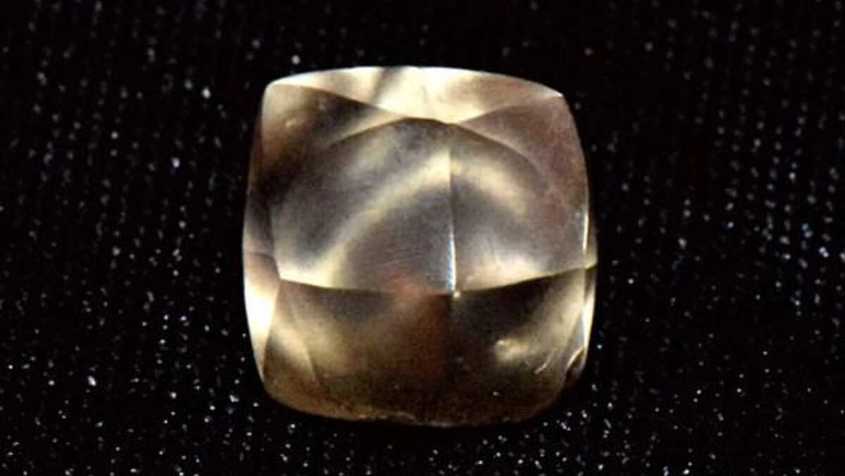 US: 'Dad Dad! I found one!' 7-yr-old finds sparkling 2.95-carat golden brown diamond on her b'day US: 'Dad Dad! I found one!' 7-yr-old finds sparkling 2.95-carat golden brown diamond on her b'day