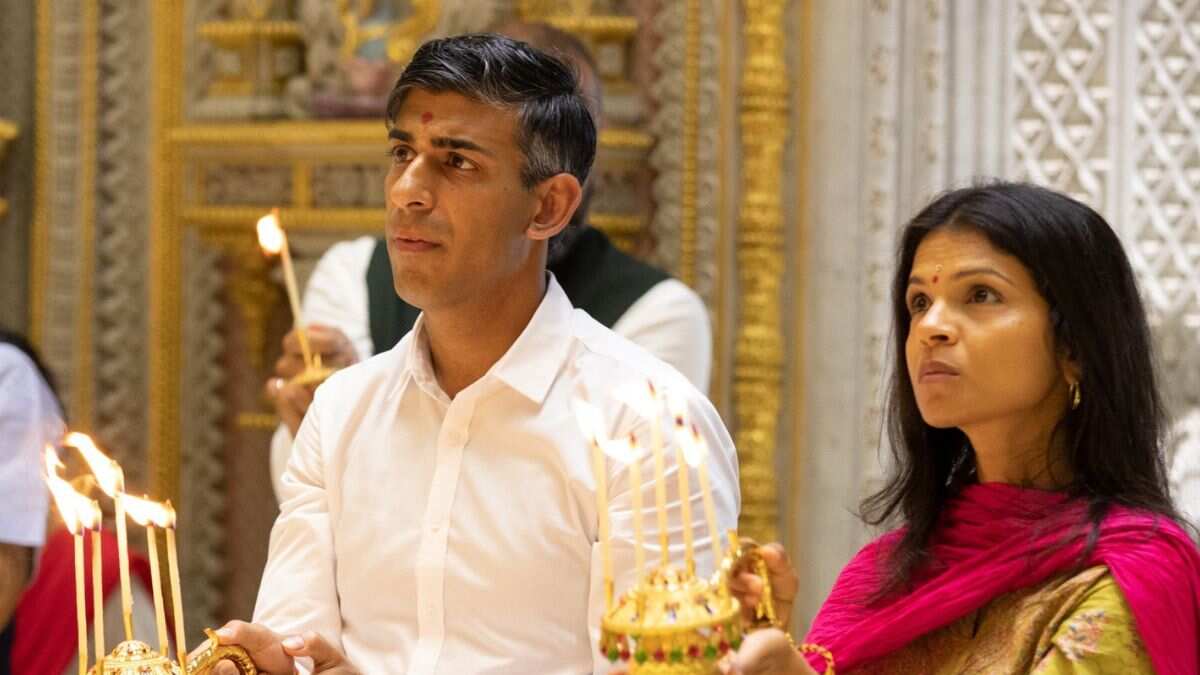 G20 Summit: UK PM Rishi Sunak, wife take a spiritual break, visit famous Akshardham temple G20 Summit: UK PM Rishi Sunak, wife take a spiritual break, visit famous Akshardham temple