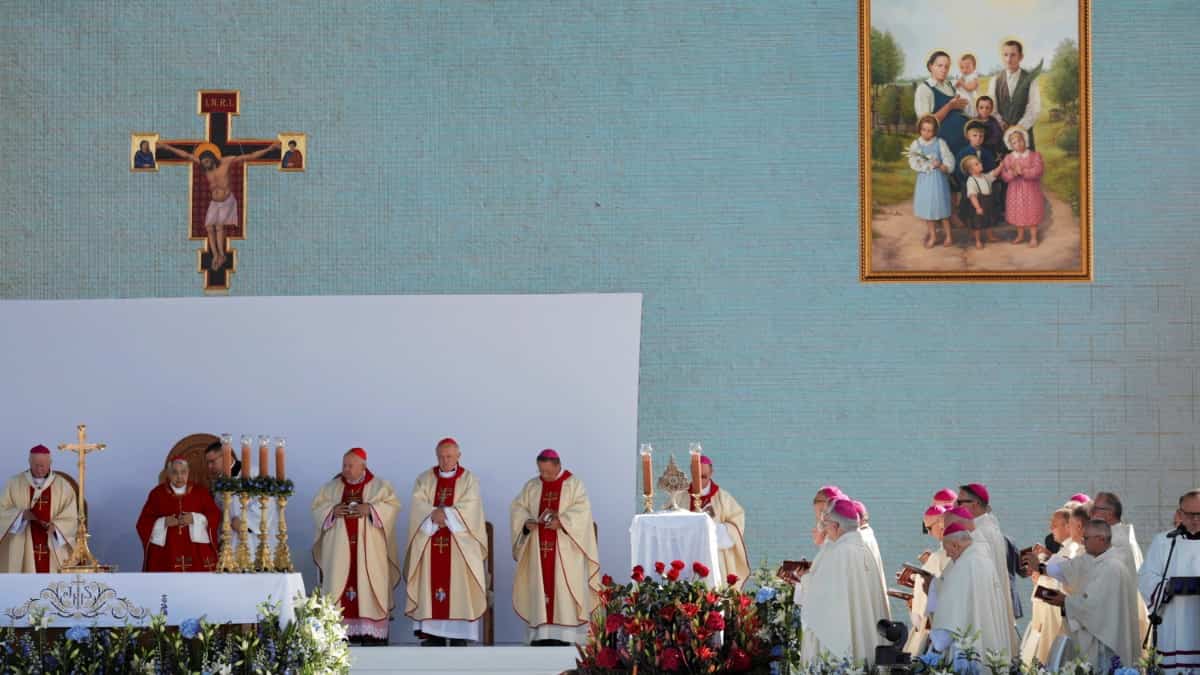 Polish family killed by Nazis for saving Jews beatified by Catholic Church Polish family killed by Nazis for saving Jews beatified by Catholic Church