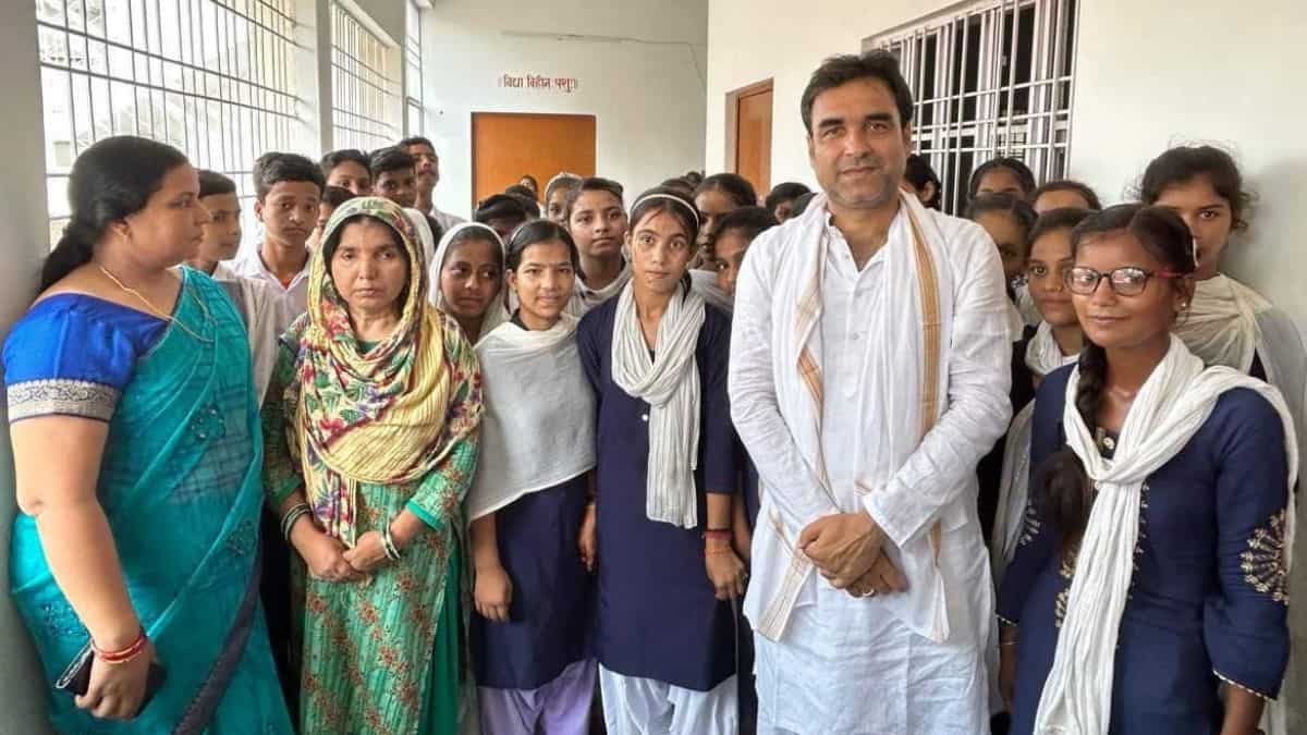Pankaj Tripathi inaugurates library in his village in the loving memory of his late father Pankaj Tripathi inaugurates library in his village in the loving memory of his late father