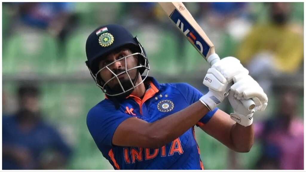 Ind vs Pak, Asia Cup: Sunil Gavaskar, Harbhajan Singh have this to say on injury-prone Shreyas Iyer