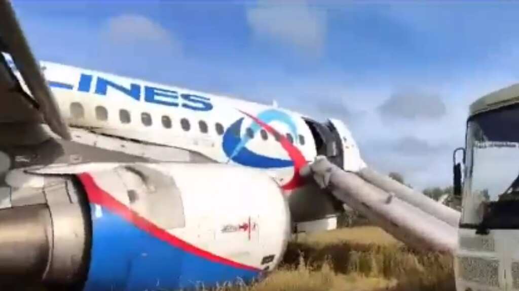 Video: Russian passenger plane, with 167 on board, makes emergency landing in Siberian field