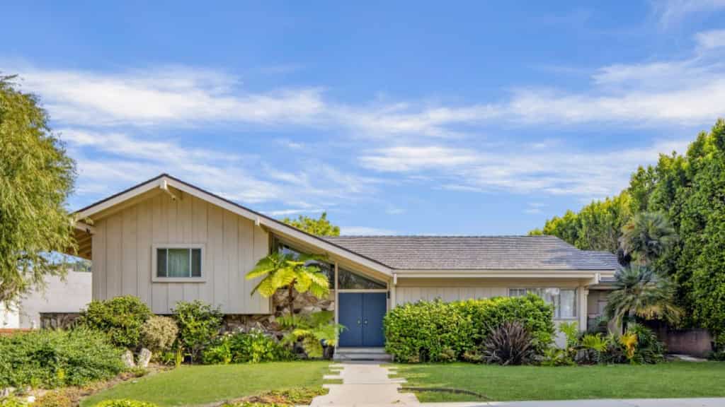 Iconic Brady Bunch home sells for $3.2mn, $2mn less than purchase price