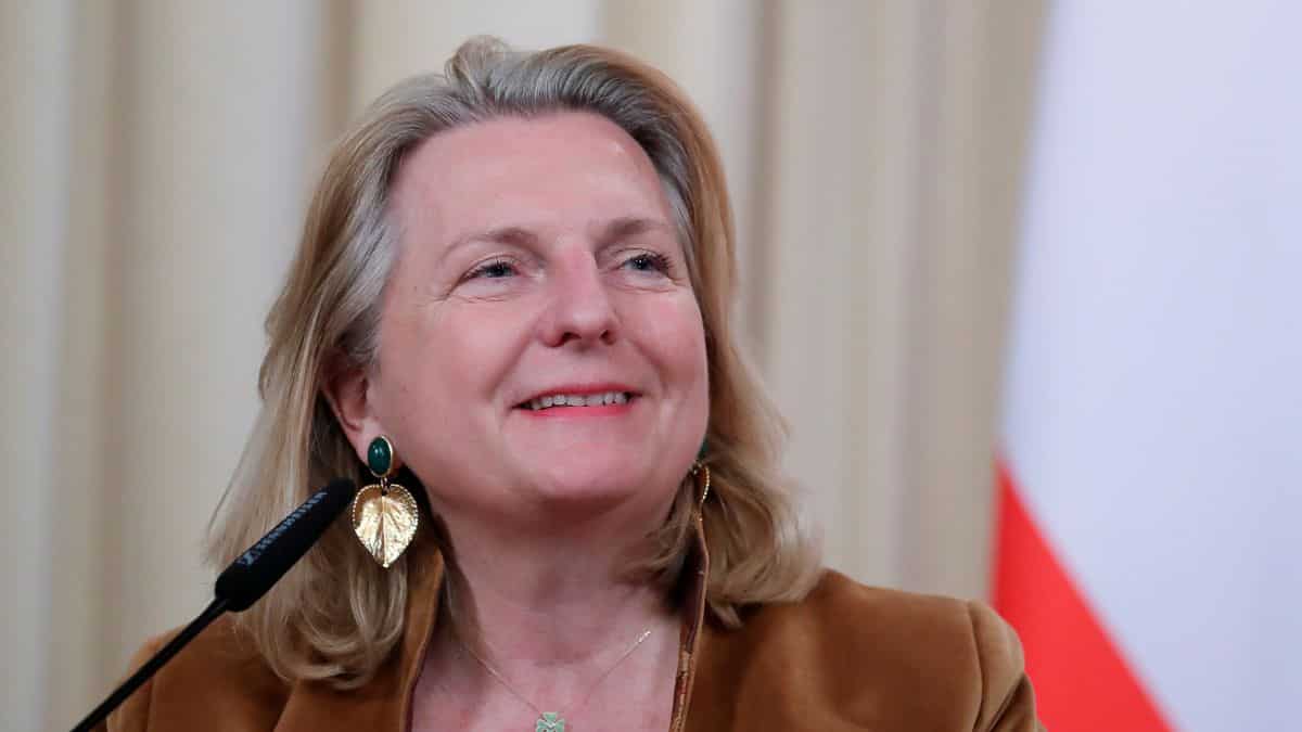 Former Austrian minister moves to Russia, flies her two ponies on board Russian military plane Former Austrian minister moves to Russia, flies her two ponies on board Russian military plane