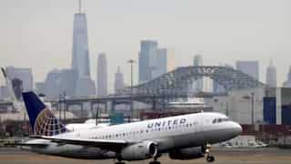United Airlines flight to Rome plunges 28,000 feet in 10 minutes. Here's what happened