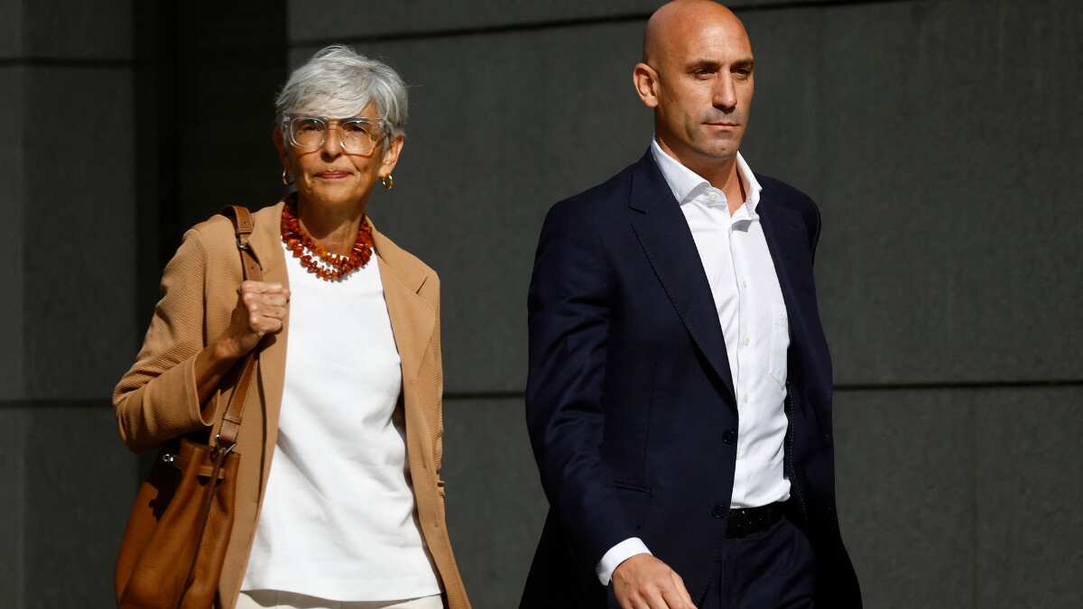 Spain's High Court imposes restraining order on Luis Rubiales as he testifies in kiss row Spain's High Court imposes restraining order on Luis Rubiales as he testifies in kiss row