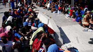 Crowded Lampedusa breathes easy after government transfers migrants to Sicily