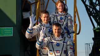 US astronaut and two Russian cosmonauts arrive at the ISS together despite Ukraine war tensions