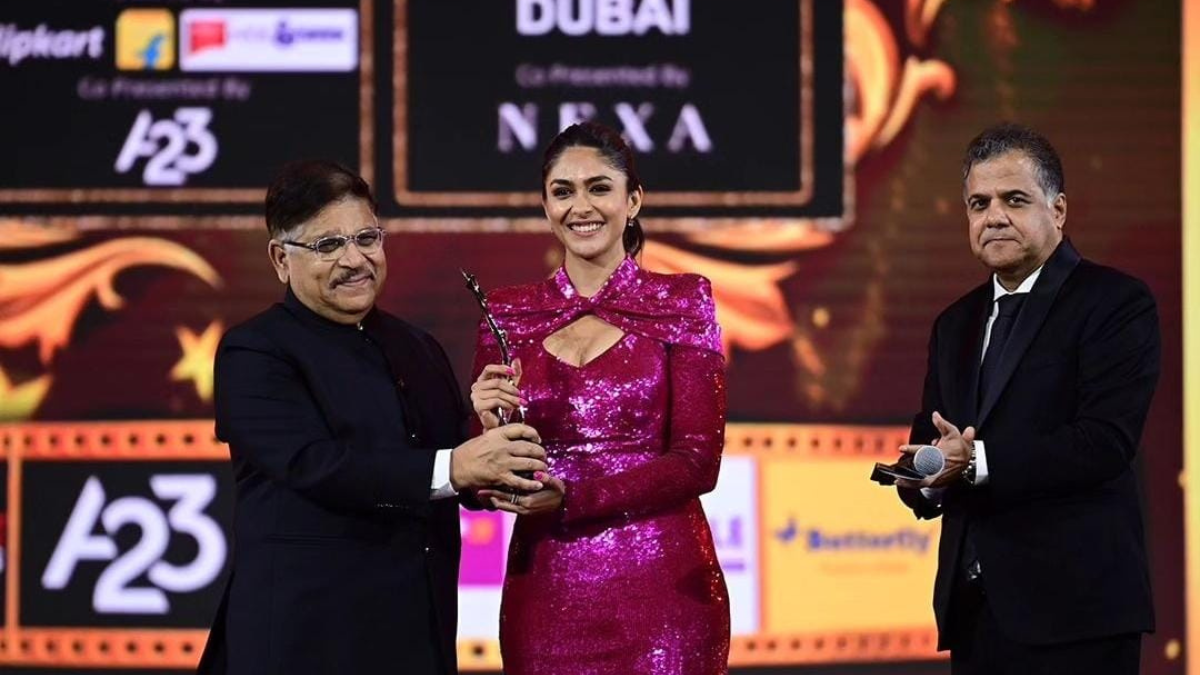 SIIMA 2023: Mrunal Thakur wins big, takes home Best Actress (critics) award - Entertainment News
