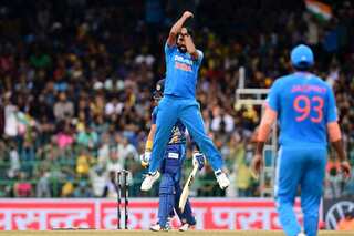 Mohammed Siraj gives Asia Cup final Player of the Match prize money to Sri Lanka groundsmen