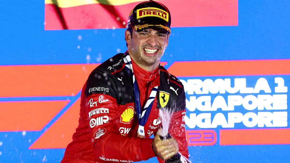 Formula One: Ferrari's Carlos Sainz wins Singapore GPA to end Red Bull win streak Formula One: Ferrari's Carlos Sainz wins Singapore GPA to end Red Bull win streak