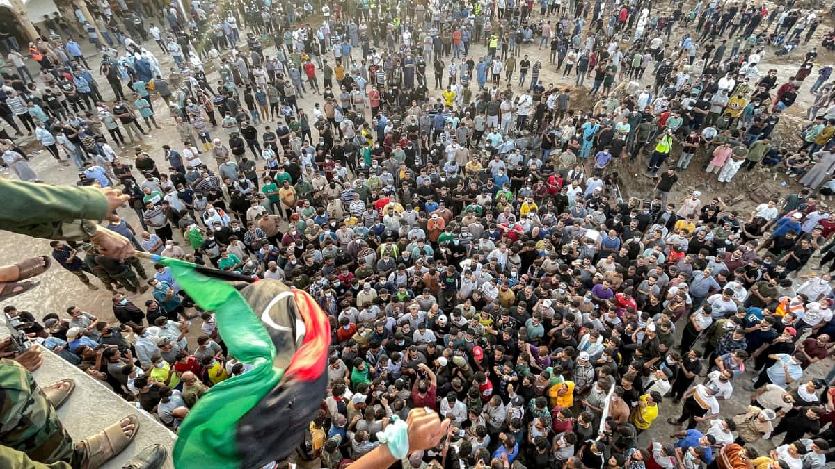 Angry protesters set fire to Derna mayor's house