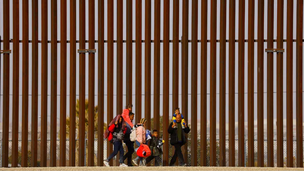 US offers work permits to half million Venezuelans already in country