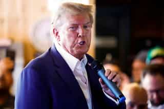 Watch | In Iowa, Donald Trump hands out pizzas to supporters at pub: 'Who wants one?'
