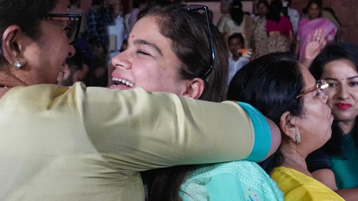 Women MPs distribute sweets