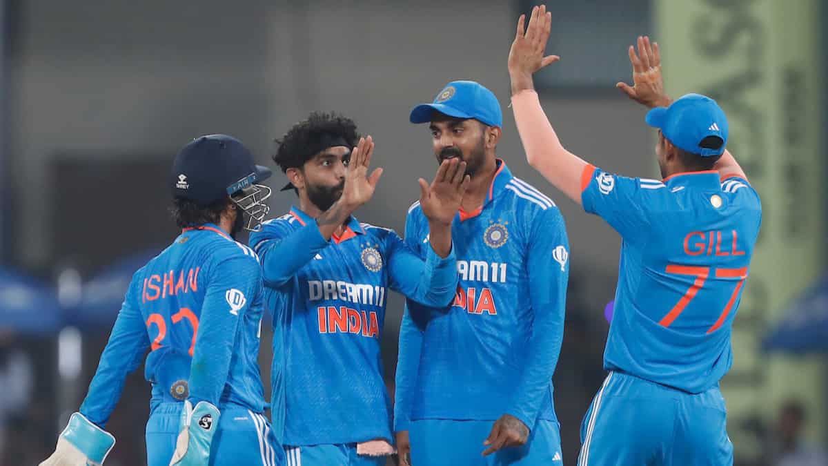 AB de Villiers picks THIS Indian batsman to be leading run scorer at World Cup, terms Ashwin's selection SMART AB de Villiers picks THIS Indian batsman to be leading run scorer at World Cup, terms Ashwin's selection SMART