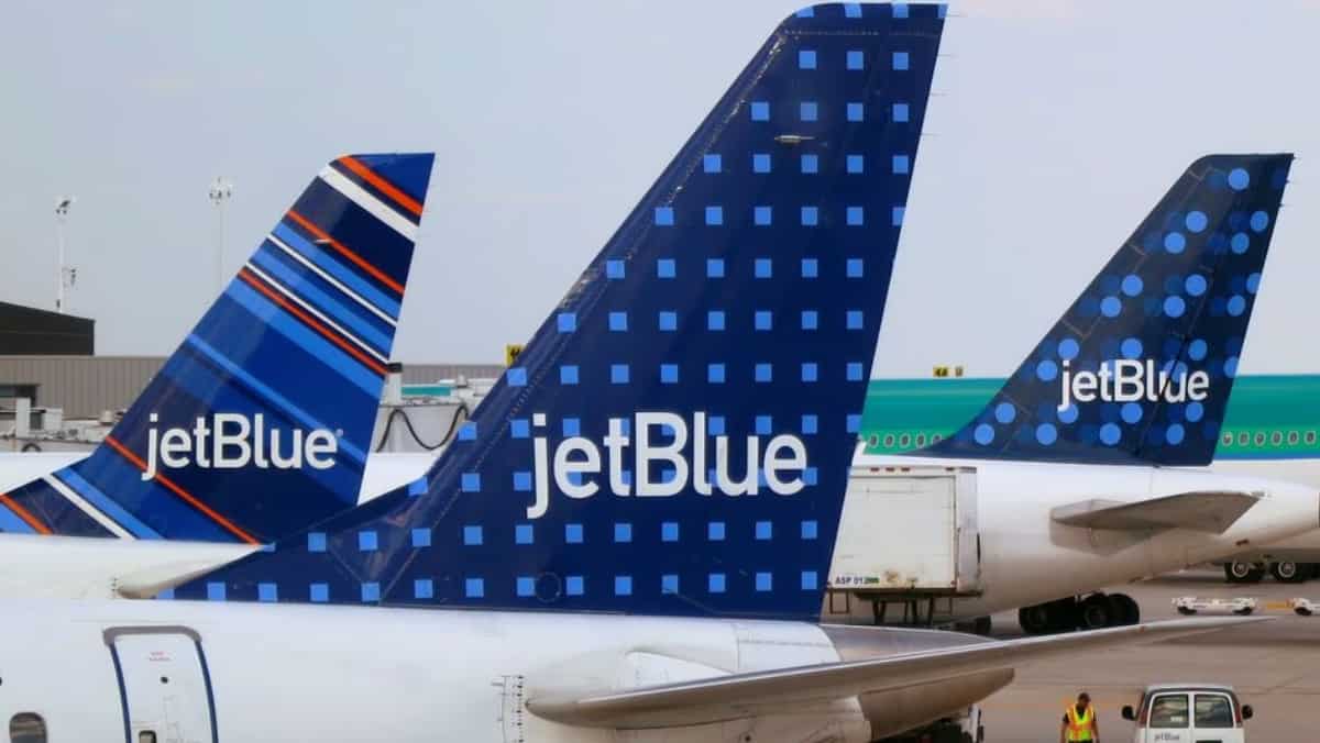 Eight injured as JetBlue flight faces severe turbulence before landing in Florida