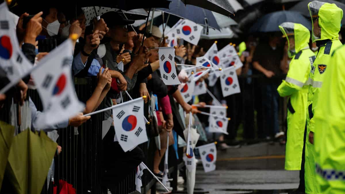 Cheers and boos from South Koreans