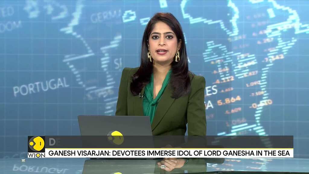 Devotees bid farewell to Lord Ganesha: Mumbai