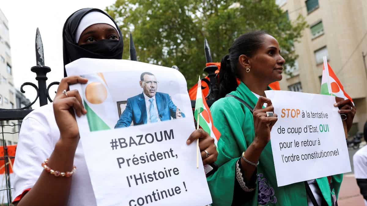 France's ambassador to Niger lands in Paris weeks after junta demands diplomat's expulsion France's ambassador to Niger lands in Paris weeks after junta demands diplomat's expulsion