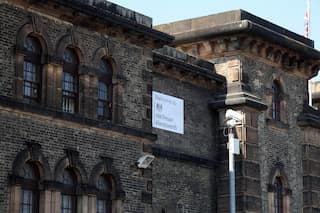 Criminal gangs sending aides as prison guard recruits in UK, warns officers’ union