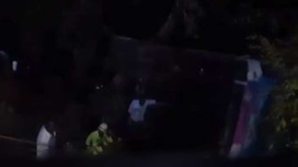 Eight dead, more than 30 injured as tourist bus falls into gorge in Tamil Nadu Eight dead, more than 30 injured as tourist bus falls into gorge in Tamil Nadu