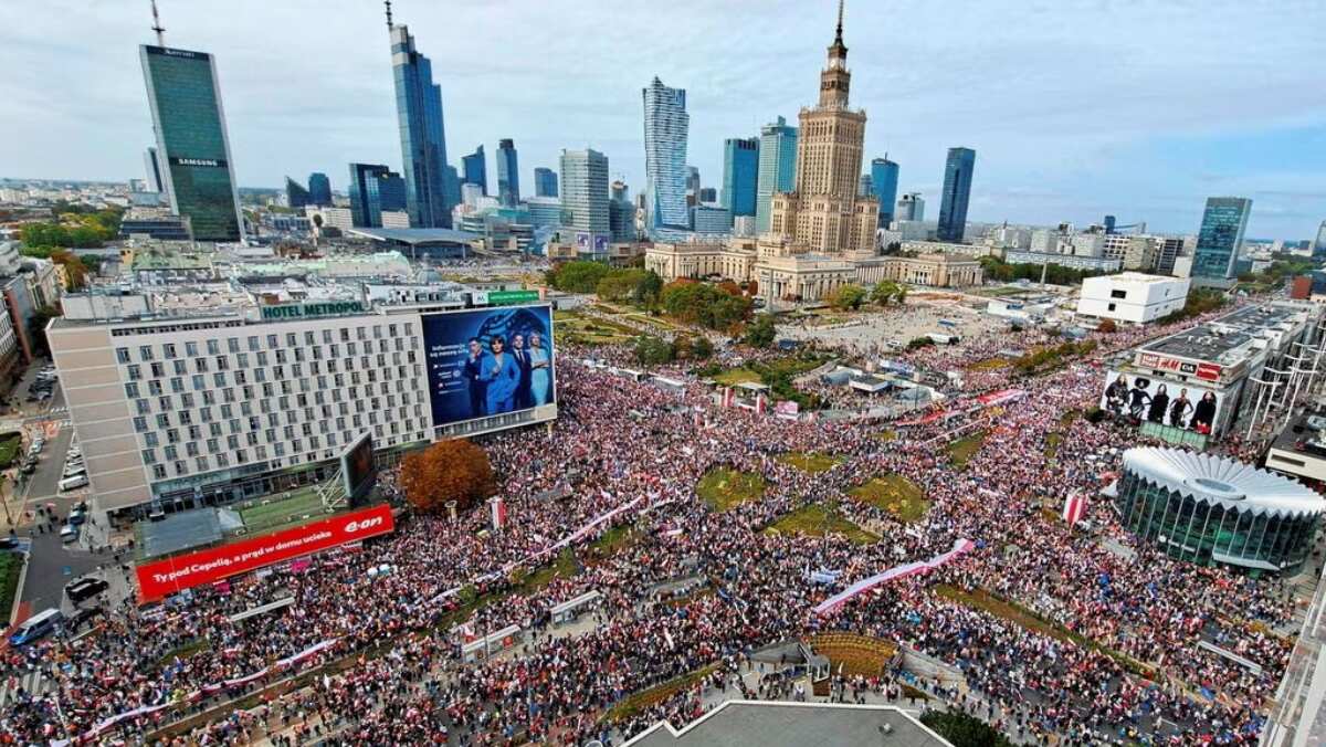 'Big change is coming': Poland oppn gives rallying cry in Warsaw as thousands gather 'Big change is coming': Poland oppn gives rallying cry in Warsaw as thousands gather