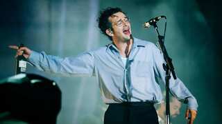 The 1975 frontman Matty Healy apologises for his controversial past actions at Hollywood Bowl
