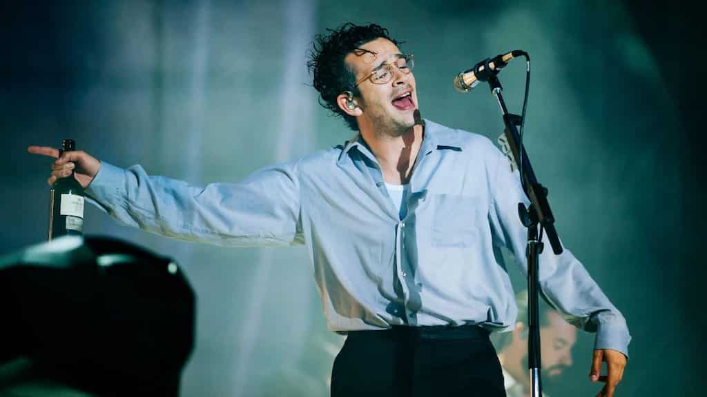 The 1975 frontman Matty Healy apologises for his controversial past actions at Hollywood Bowl