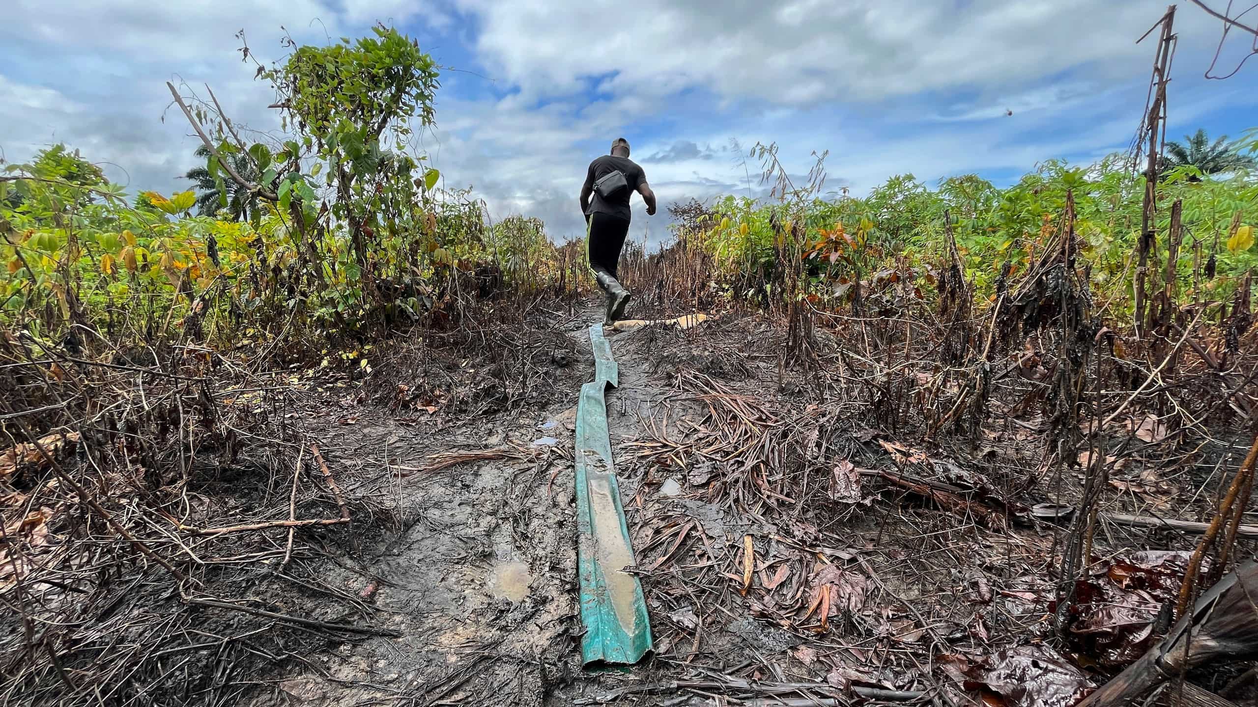 Nigeria: Blast at illegal oil refinery kills at least 37, including two pregnant women Nigeria: Blast at illegal oil refinery kills at least 37, including two pregnant women