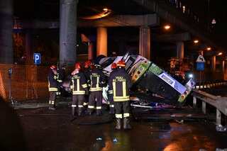 Italy: At least 21 dead after bus falls from bridge in Venice