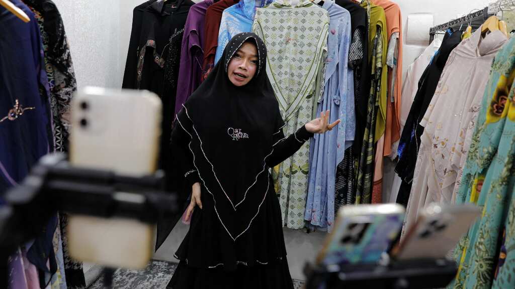 TikTok to stop e-commerce transactions in Indonesia after ban