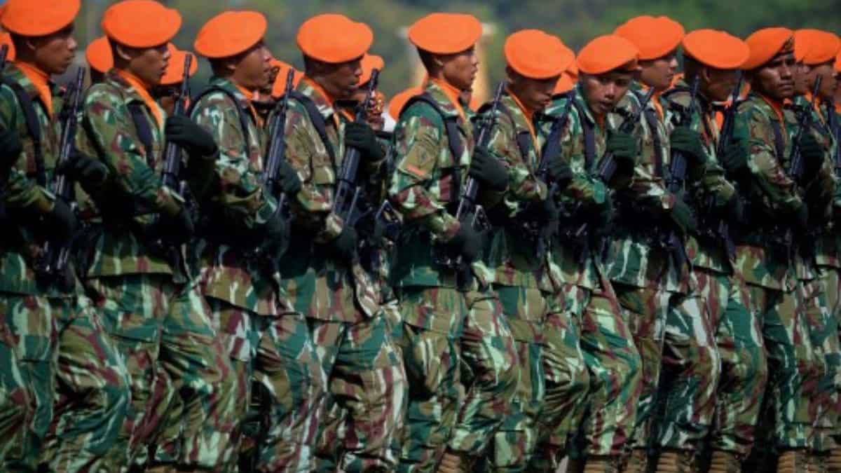 TNI's troops march