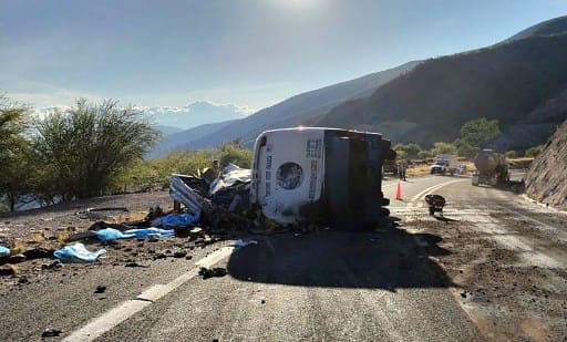 Mexico: Bus carrying migrants overturns, killing 18 Mexico: Bus carrying migrants overturns, killing 18