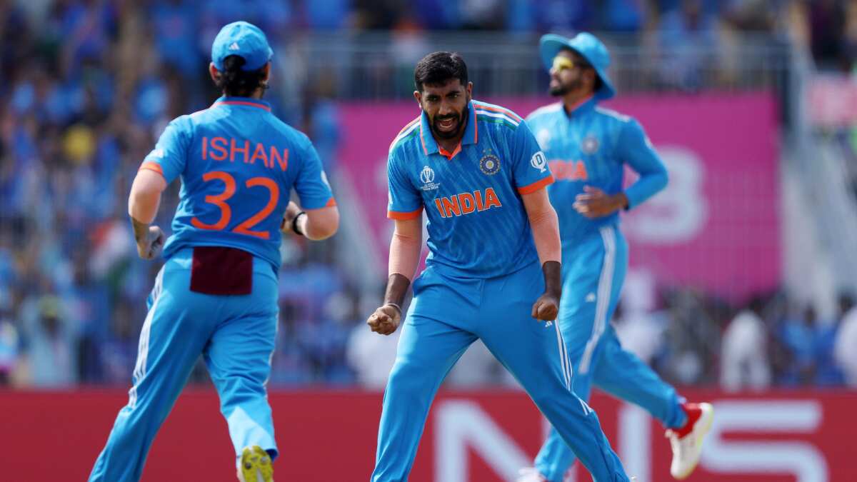ODI World Cup 2023, India vs Australia: Kohli takes STUNNING catch as Bumrah sends Marsh for duck - WATCH