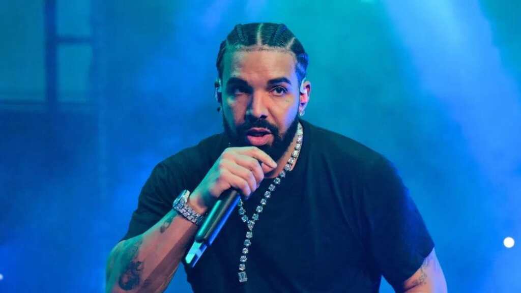 Drake offers to pay medical bill of fan dealing with multiple sclerosis at his Toronto show