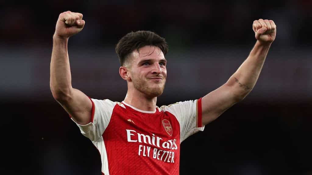 Premier League: Gabriel Martinelli strikes late as Arsenal end City curse