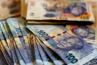 South African rand tumbles to 4-month low amidst anticipation of US jobs data