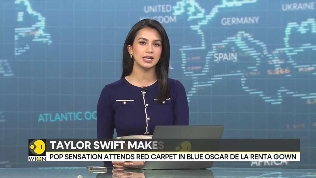 Pop sensation Taylor Swift attends the red carpet in blue Oscar De La Renta gown