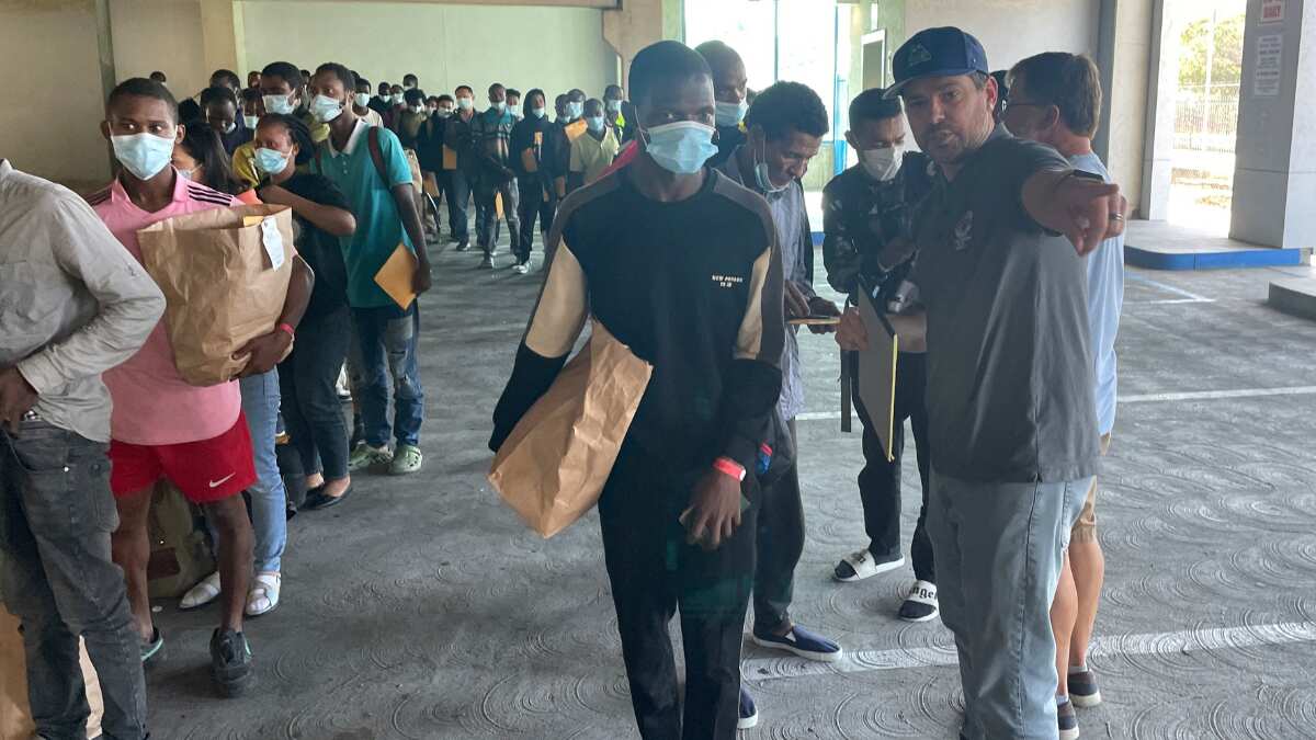 US releases asylum seekers on the streets, some suburbs bear the burden