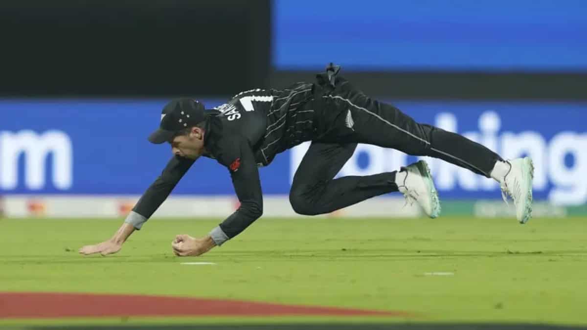 ODI World Cup 2023: WATCH | New Zealand's Mitchell Santner takes SUPERMAN catch vs Afghanistan ODI World Cup 2023: WATCH | New Zealand's Mitchell Santner takes SUPERMAN catch vs Afghanistan
