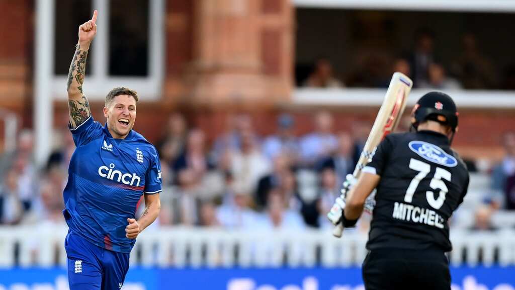 ‘Jr Liam Plunkett’ Brydon Carse to replace Reece Topley in England’s World Cup squad