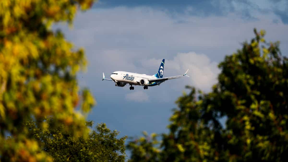 US: Off-duty pilot charged with attempted murder for ‘trying to shut down’ plane’s engine mid-air US: Off-duty pilot charged with attempted murder for ‘trying to shut down’ plane’s engine mid-air