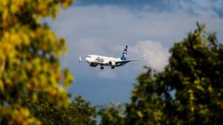 US: Off-duty pilot charged with attempted murder for ‘trying to shut down’ plane’s engine mid-air